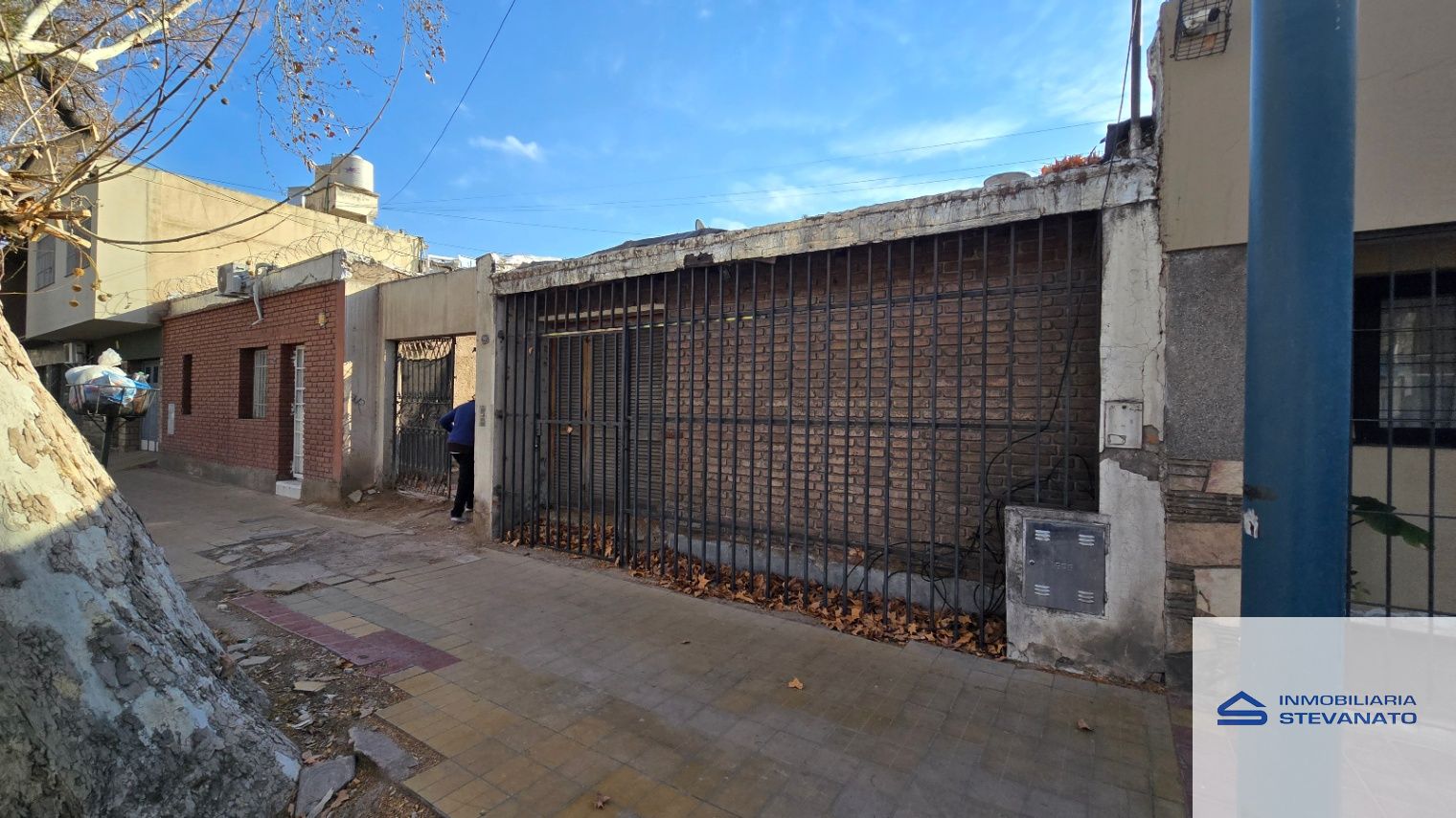 Capital Rioja 1982, Ciudad de Mendoza, Mendoza, Argentina
