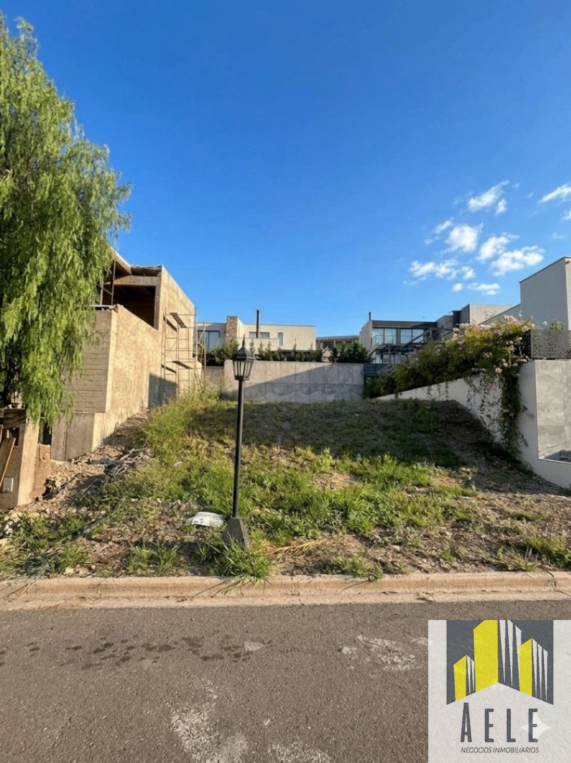 Capital LOTE EN B° DALVIAN -300 M2- UBICADISIMO