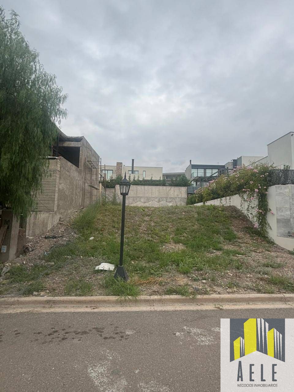 Capital LOTE EN B° DALVIAN -300 M2- UBICADISIMO