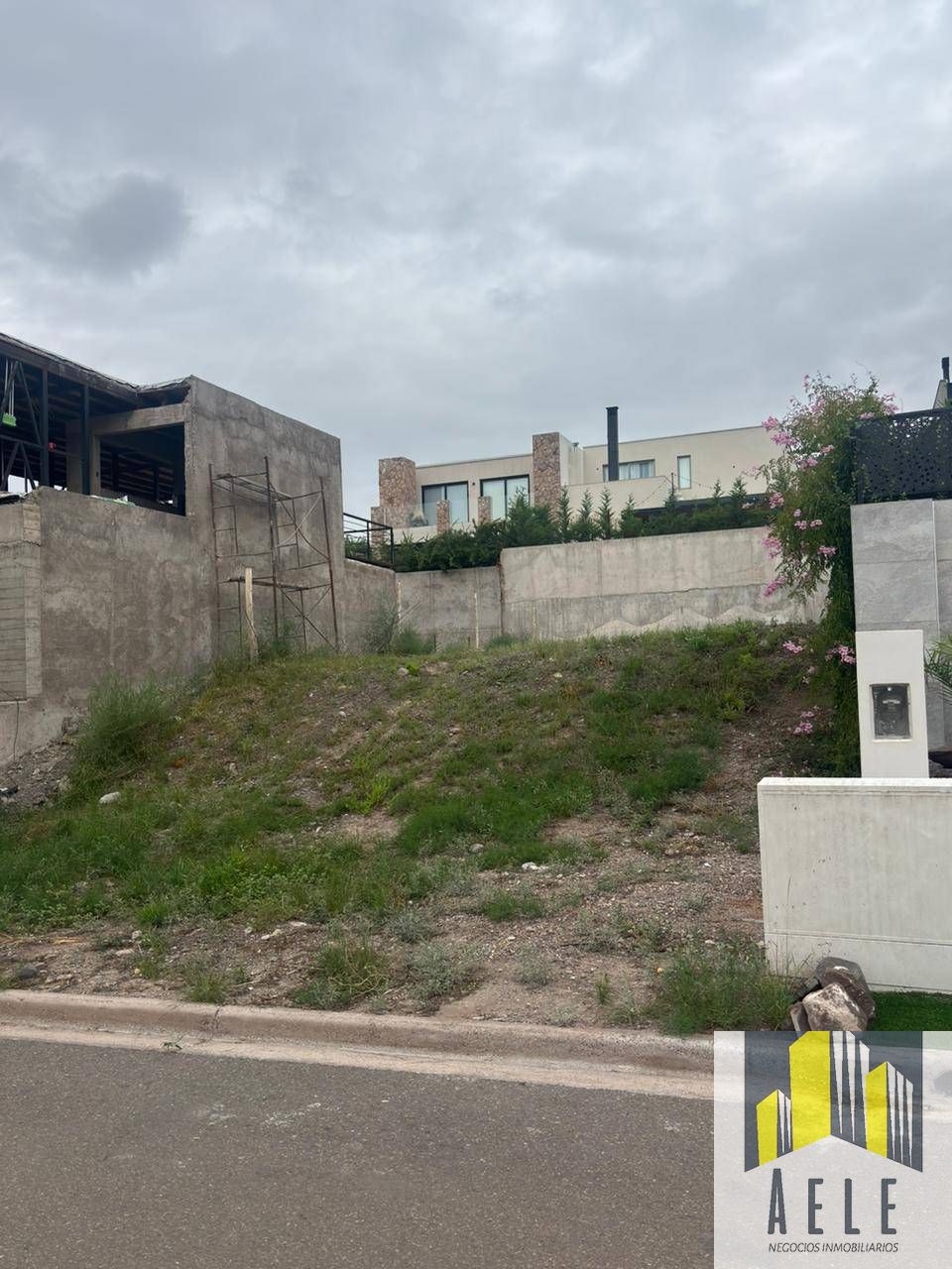 Capital LOTE EN B° DALVIAN -300 M2- UBICADISIMO