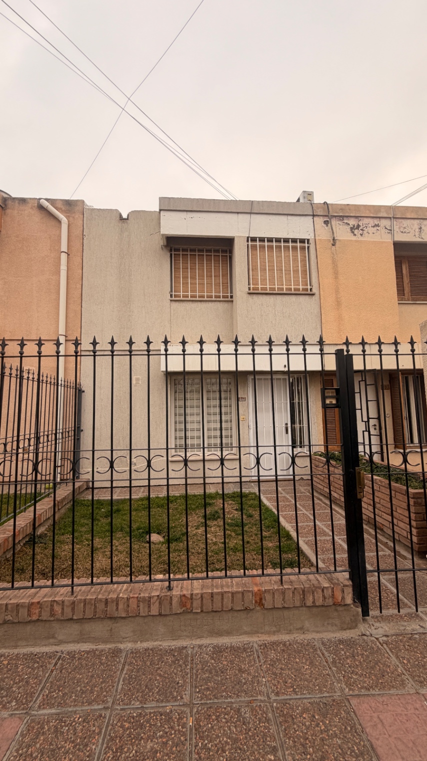Maipu lemos 243 Piso 1