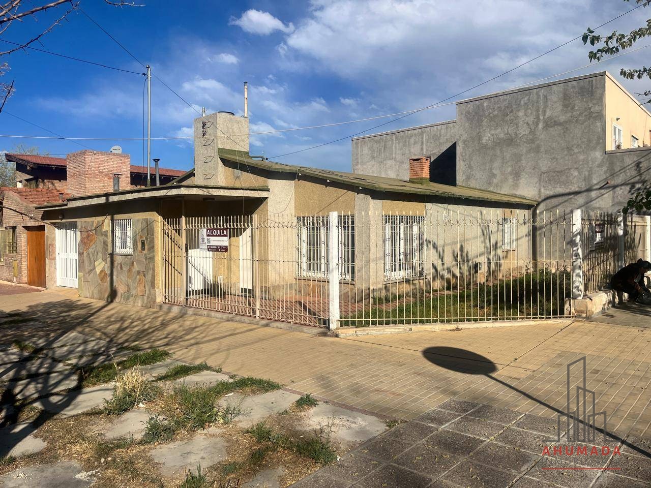 Capital CASA ESQUINA APTA USO COMERCIAL SEXTA SECCION